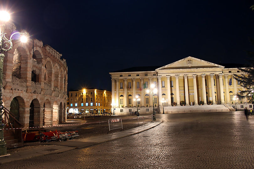 Foto: Laternenlichter auf der Piazza Bra, 2016